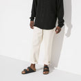 Load image into Gallery viewer, GARDENIA-BIRKENSTOCK-0051791-ARIZONA-BLACKREG-2