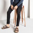 carregar imagem na visualização da galeria, GARDENIA-BIRKENSTOCK-0452763-ARIZONA-SFB-LEOI-N-HABANA-7