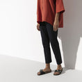 carregar imagem na visualização da galeria, GARDENIA-BIRKENSTOCK-1006522-MADRIDBIRBUCKELEOIR-BLACKHEX-1