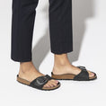 carregar imagem na visualização da galeria, GARDENIA-BIRKENSTOCK-1006522-MADRIDBIRBUCKELEOIR-BLACKHEX-2