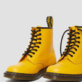 carregar imagem na visualização da galeria, GARDENIA-DR.MARTENS-24614700-1460_SMOOTH-YELLOW-2