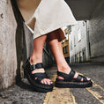carregar imagem na visualização da galeria, GARDENIA-DR.MARTENS-26799001-VOSS2-BLACK-2