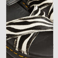 carregar imagem na visualização da galeria, GARDENIA-DR.MARTENS-31559009-VOSS-II-BLACKWHITE-6