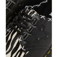 carregar imagem na visualização da galeria, GARDENIA-DR.MARTENS-31679195-RAMSEY-BLACK-ZEBRA-2