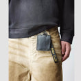 carregar imagem na visualização da galeria, GARDENIA-DR.MARTENS-41429001-KIEVLEATHERCARDHOLDERKEYRING-1