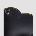 carregar imagem na visualização da galeria, GARDENIA-DR.MARTENS-41430001-LEATHERHEARTSHAPEDKEYRINGPURSE-5