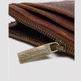 carregar imagem na visualização da galeria, GARDENIA-DR.MARTENS-41709200-CARDHOLDERCASHEWAMBASSADOR-2
