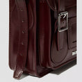 carregar imagem na visualização da galeria, 11 INCH VEGAN MESSENGER BAG / CHERRY RED