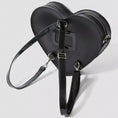 carregar imagem na visualização da galeria, GARDENIA-DR.MARTENS-AC807033-HEARTSLEATHERHEARTBACKPACKBLACK_KIEV_PATENT-8