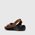 Load image into Gallery viewer, BERK / CAMEL