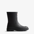 carregar imagem na visualização da galeria, GARDENIA-HUNTER-FRU0002251-BLK-DOWNPOUR-SHORT-BLACK-1