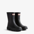 carregar imagem na visualização da galeria, GARDENIA-HUNTER-FRU0002251-BLK-DOWNPOUR-SHORT-BLACK