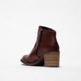 Load image into Gallery viewer, BELL / OXBLOOD
