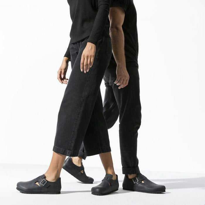 LONDON / BLACK