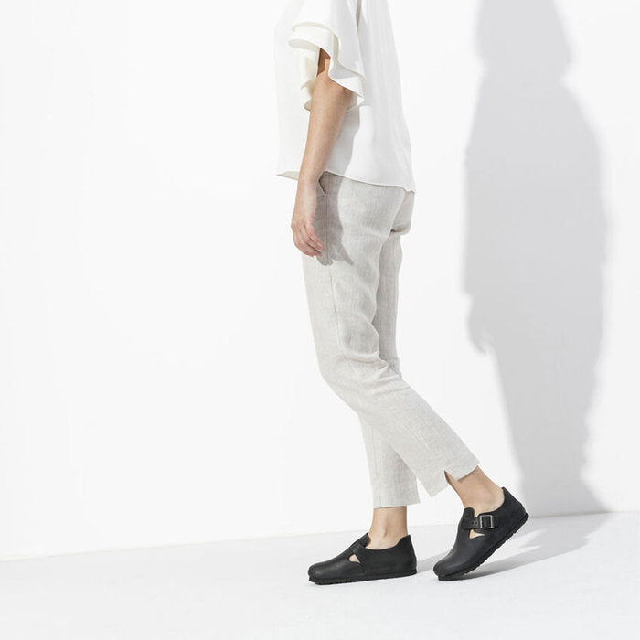 LONDON / BLACK