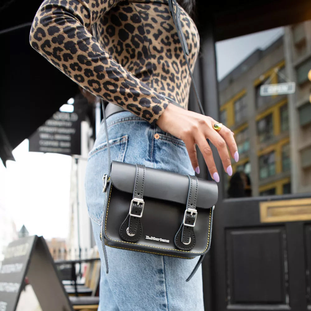 7 INCH LEATHER CROSSBODY BAG / BLACK SMOOTH