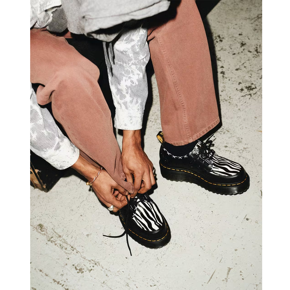 GARDENIA-DR.-MARTENS-31679195-RAMSEY-BLACKZEBRA-1