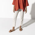 carregar imagem na visualização da galeria, GARDENIA-BIRKENSTOCK-1006525-MADRIDBIGBN-COGNAC-1
