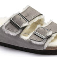 carregar imagem na visualização da galeria, GARDENIA-BIRKENSTOCK-1017403-ARIZONA-SHEARLING-LEVE-R-STONE-COIN-LAF-4


