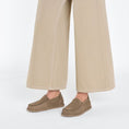 Load image into Gallery viewer, UTTI SLIP ON LEVE R / GRAY TAUPE
