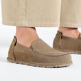 Load image into Gallery viewer, UTTI SLIP ON LEVE R / GRAY TAUPE
