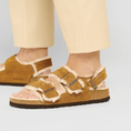 carregar imagem na visualização da galeria, GARDENIA-BIRKENSTOCK-1025515-MILANO-SHEARLING-N-MINK-2
