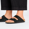 carregar imagem na visualização da galeria, GARDENIA-BIRKENSTOCK-102715-ARIZONA-SUEDE-LEVE-R-BLACK-5
