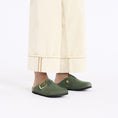 Load image into Gallery viewer, GARDENIA-BIRKENSTOCK-1028033-BOSTON-BIG-BUCKLE-N-THYME-1

