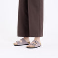 Load image into Gallery viewer, GARDENIA-BIRKENSTOCK-1028345-ARIZONA-LEVE-R-FADED-PURPLE-2
