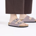 Load image into Gallery viewer, GARDENIA-BIRKENSTOCK-1028345-ARIZONA-LEVE-R-FADED-PURPLE-3
