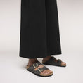 carregar imagem na visualização da galeria, GARDENIA-BIRKENSTOCK-1030286-ARIZONALEVE-R-SHIMMERINGBLACK-5
