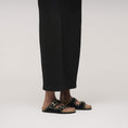 carregar imagem na visualização da galeria, GARDENIA-BIRKENSTOCK-1030348-ARIZONA-RIVET-LEVE-N-BLACK-3
