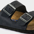 carregar imagem na visualização da galeria, GARDENIA-BIRKENSTOCK-752483-ARIZONA-SFB-LEOI-N-BLACK-4
