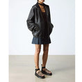 carregar imagem na visualização da galeria, GARDENIA-DR.MARTENS-41794960-CLARISSAIIQUAD-LIGHTTAN_BLACK-1
