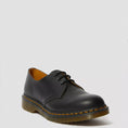 carregar imagem na visualização da galeria, GARDENIA-DR.MARTENS-65CMROUNDSHOELACES-3EYE-2
