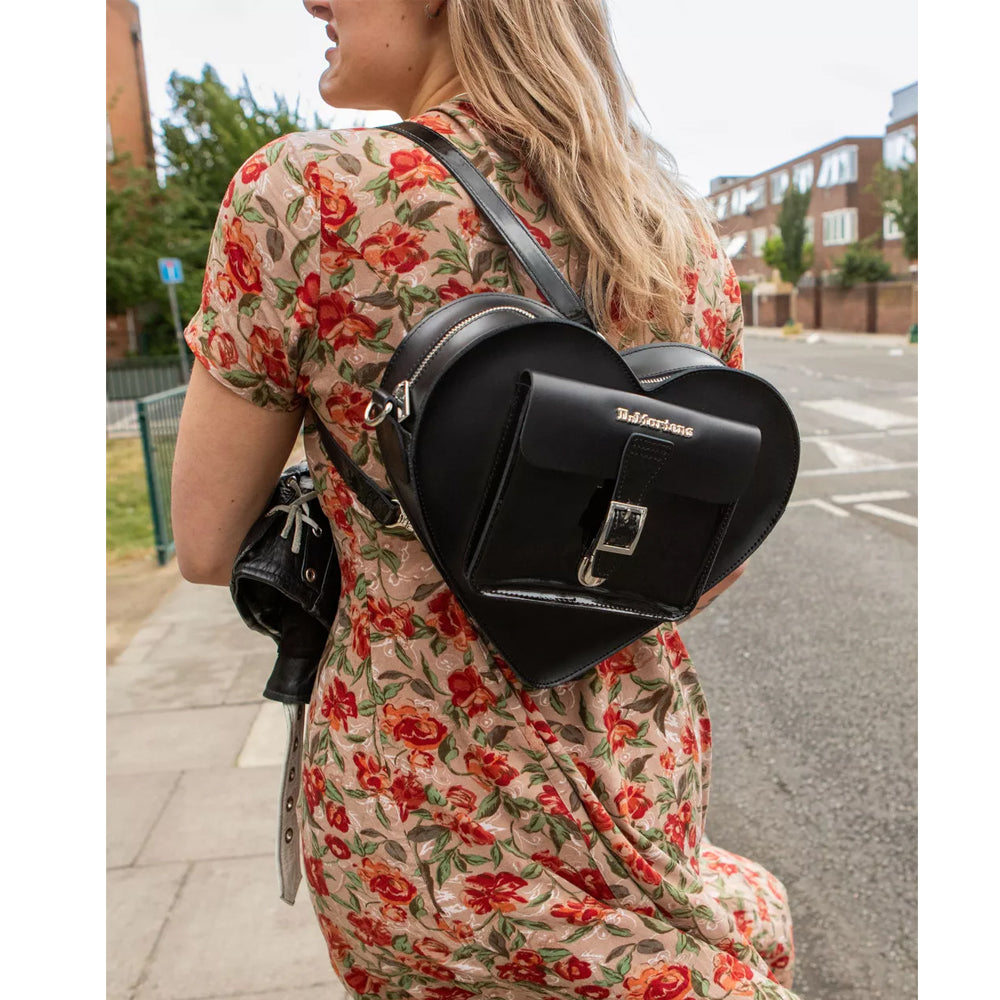 GARDENIA-DR.MARTENS-AC807033-HEARTSLEATHERHEARTBACKPACKBLACK_KIEV_PATENT-5