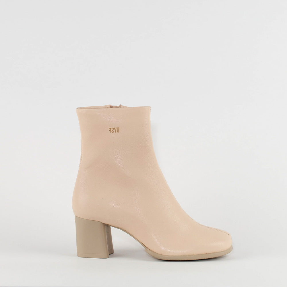 IORIE 1.0 / LOTUS BEGE 3524