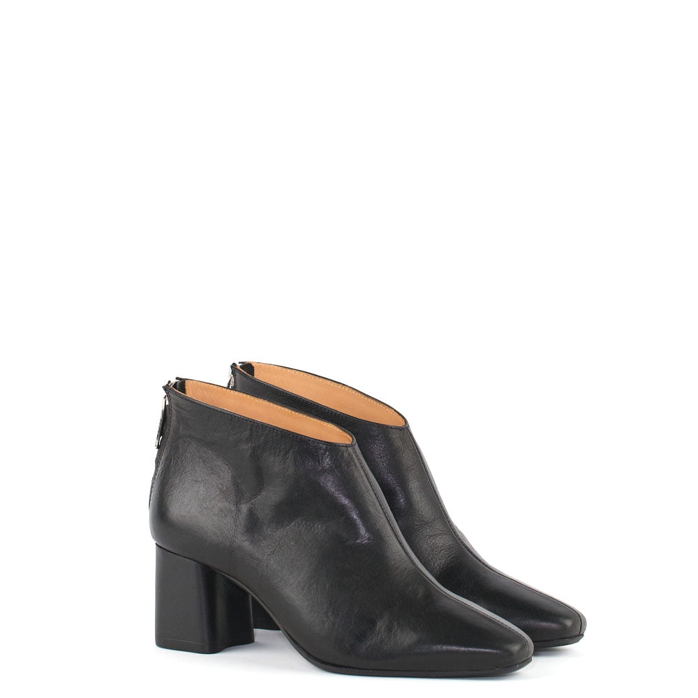 LETTER / RM BLACK
