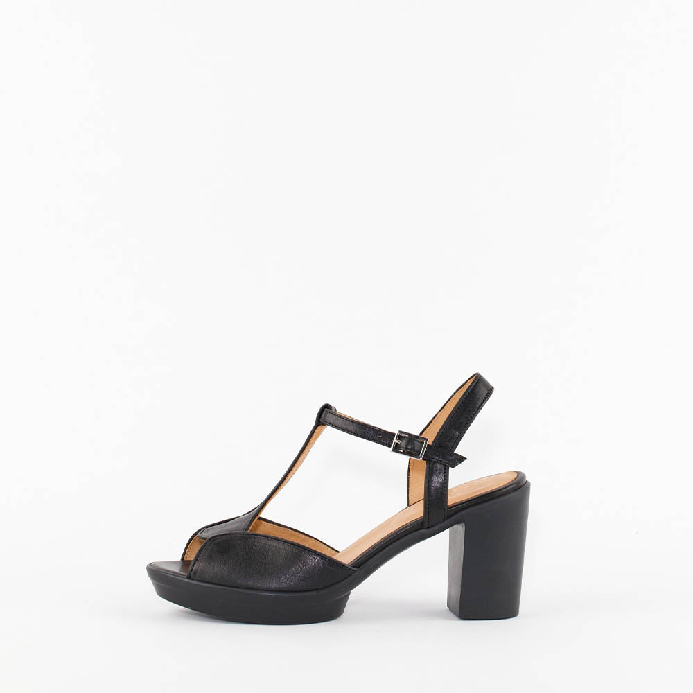 MARINKAA / BLACK+BLACK