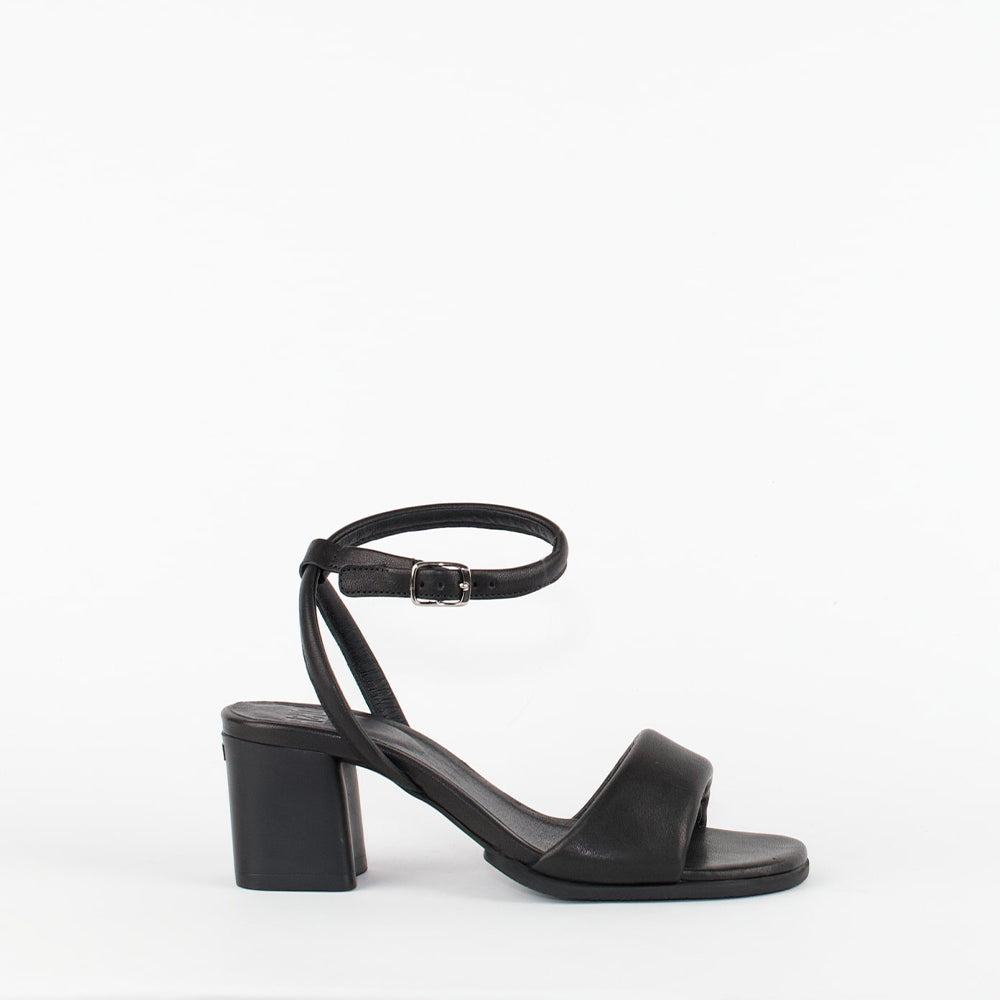 VELAR / BLACK