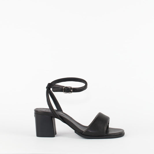 VELAR / BLACK