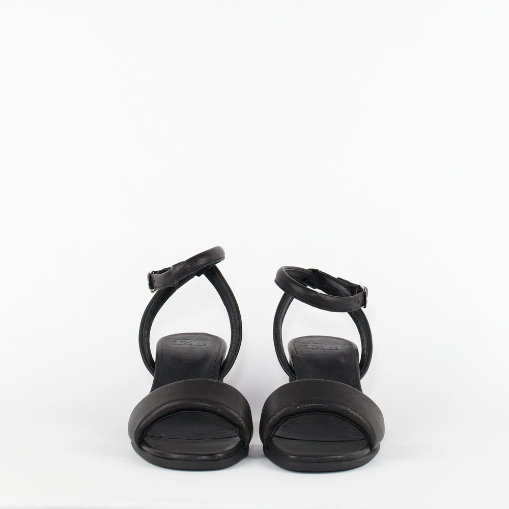 VELAR / BLACK