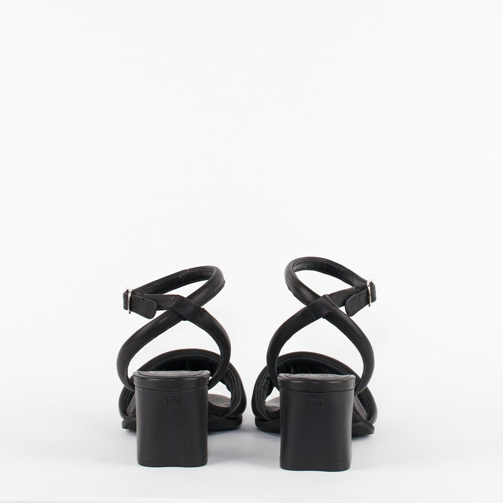 VELAR / BLACK