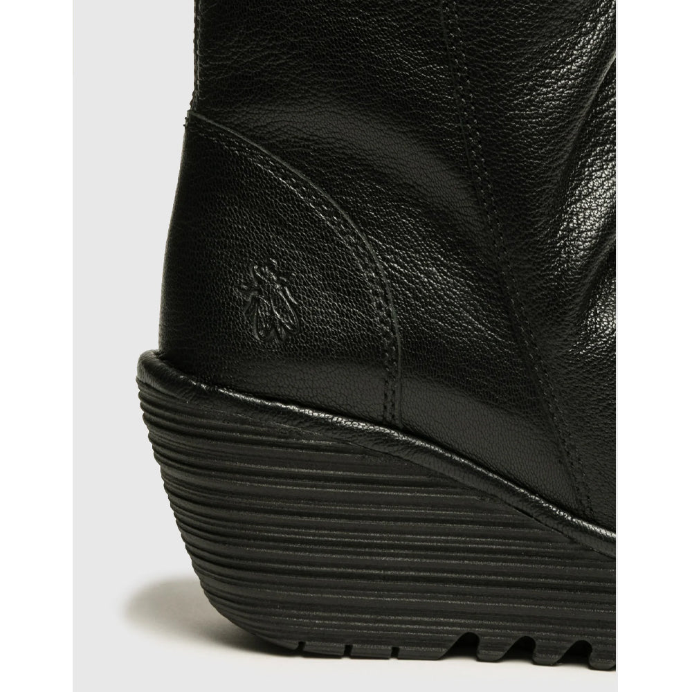 YUST / BLACK