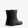 carregar imagem na visualização da galeria, GARDENIA-HUNTER-FRU0002251-BLK-DOWNPOUR-SHORT-BLACK-2
