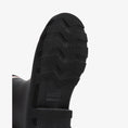 carregar imagem na visualização da galeria, GARDENIA-HUNTER-FRU0002251-BLK-DOWNPOUR-SHORT-BLACK-3
