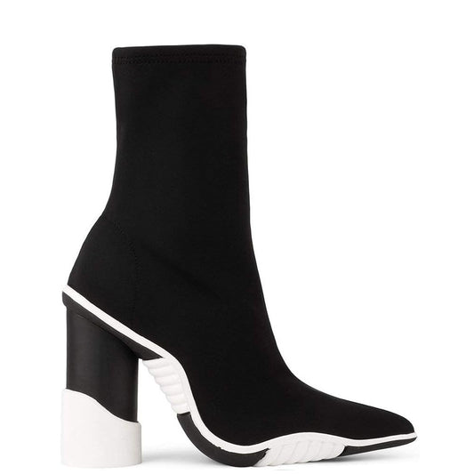 GOAL 2 / BLACK+WHITE